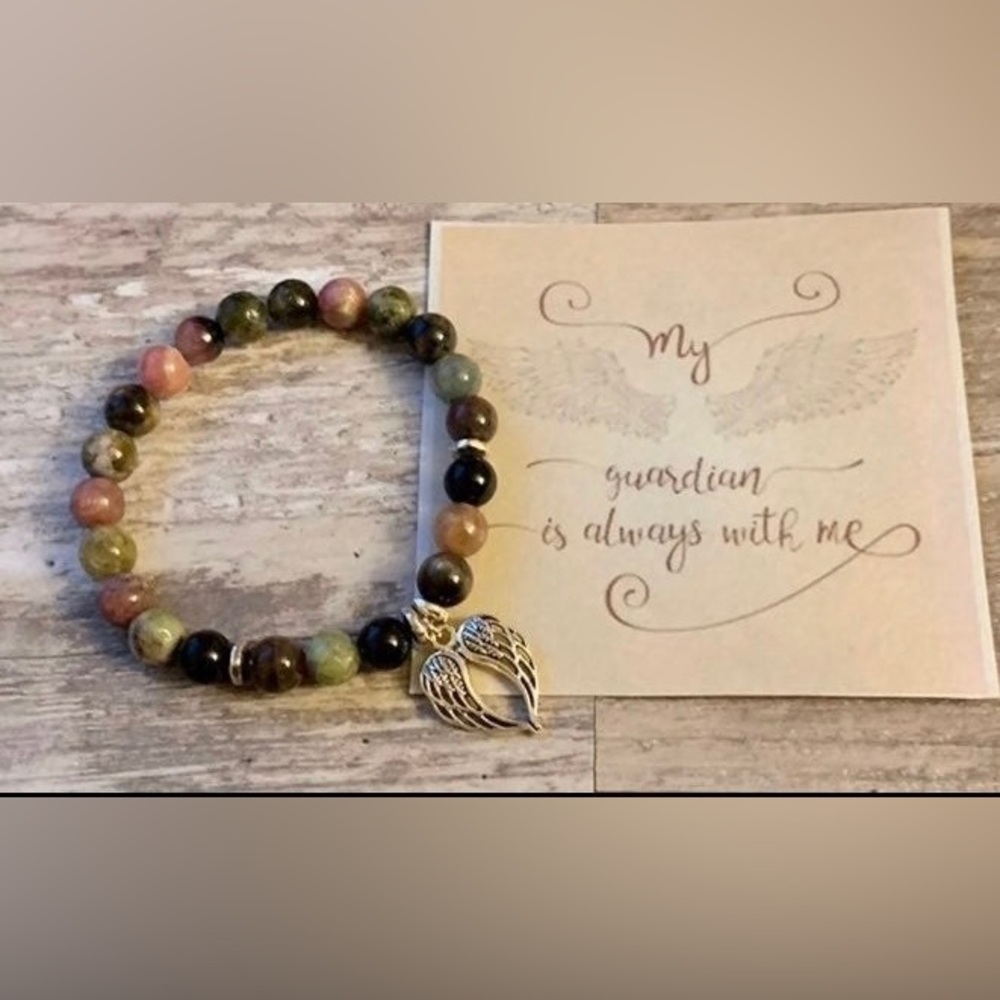 Angel wings beaded charm bracelet